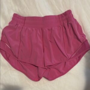 lululemon athletica Hotty Hot Low-Rise Lined Short 2.5"